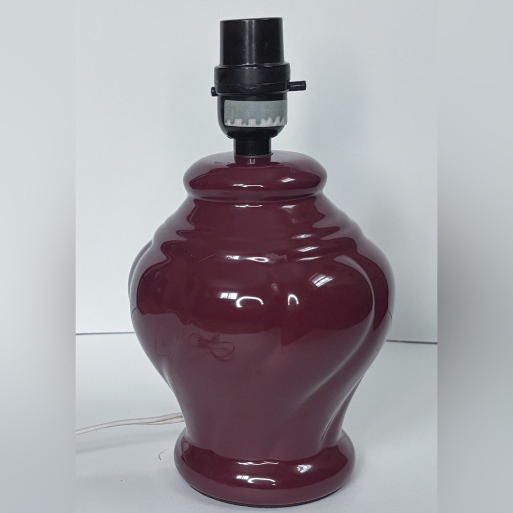 Vintage Oxblood Red Ceramic Table Lamp Mid Century MCM Cottage Goth Dark Romance - Picture 3 of 9